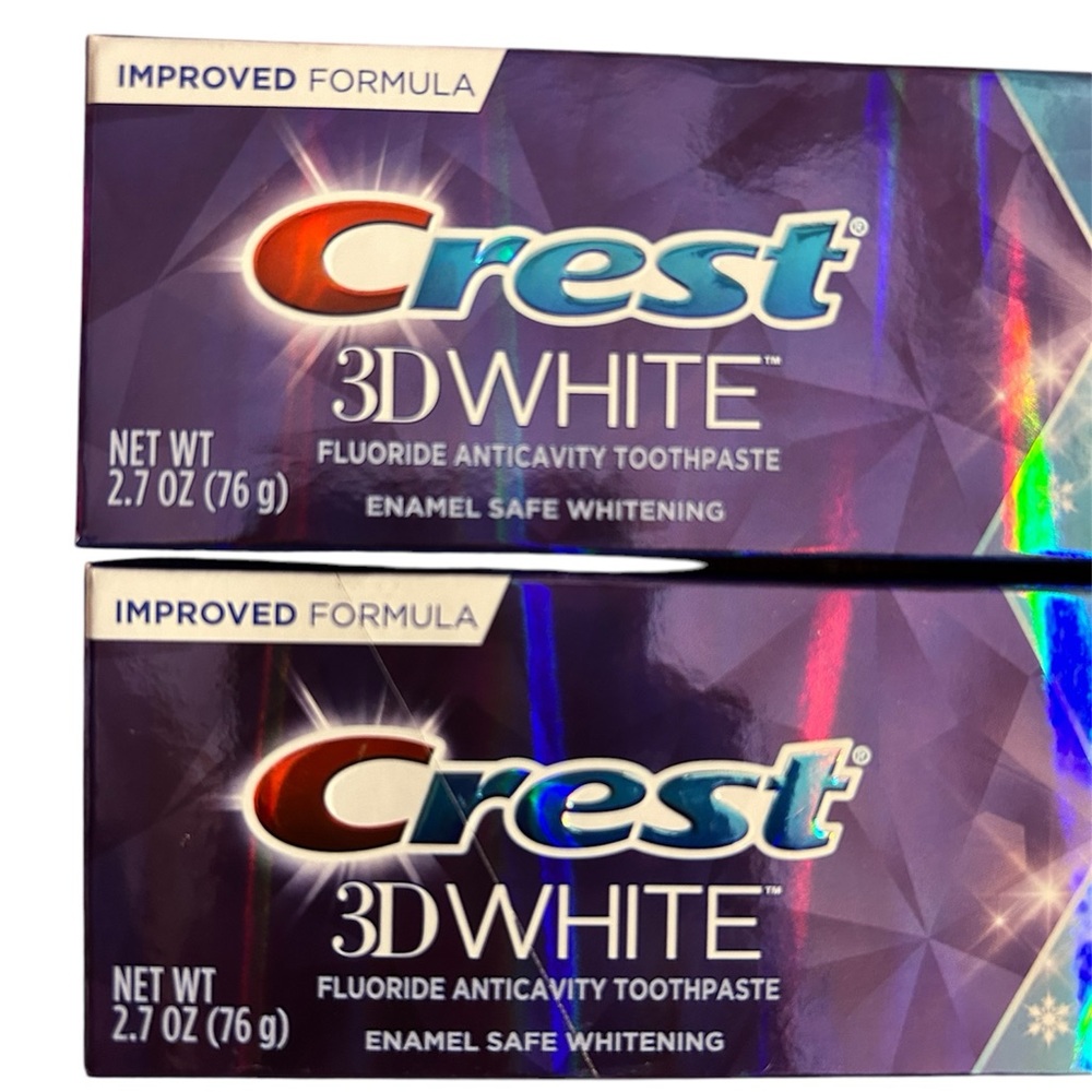 Crest 3D White Toothpaste (2) - Picture 2 of 4